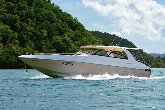 AQVA 37 Premium Speedboat